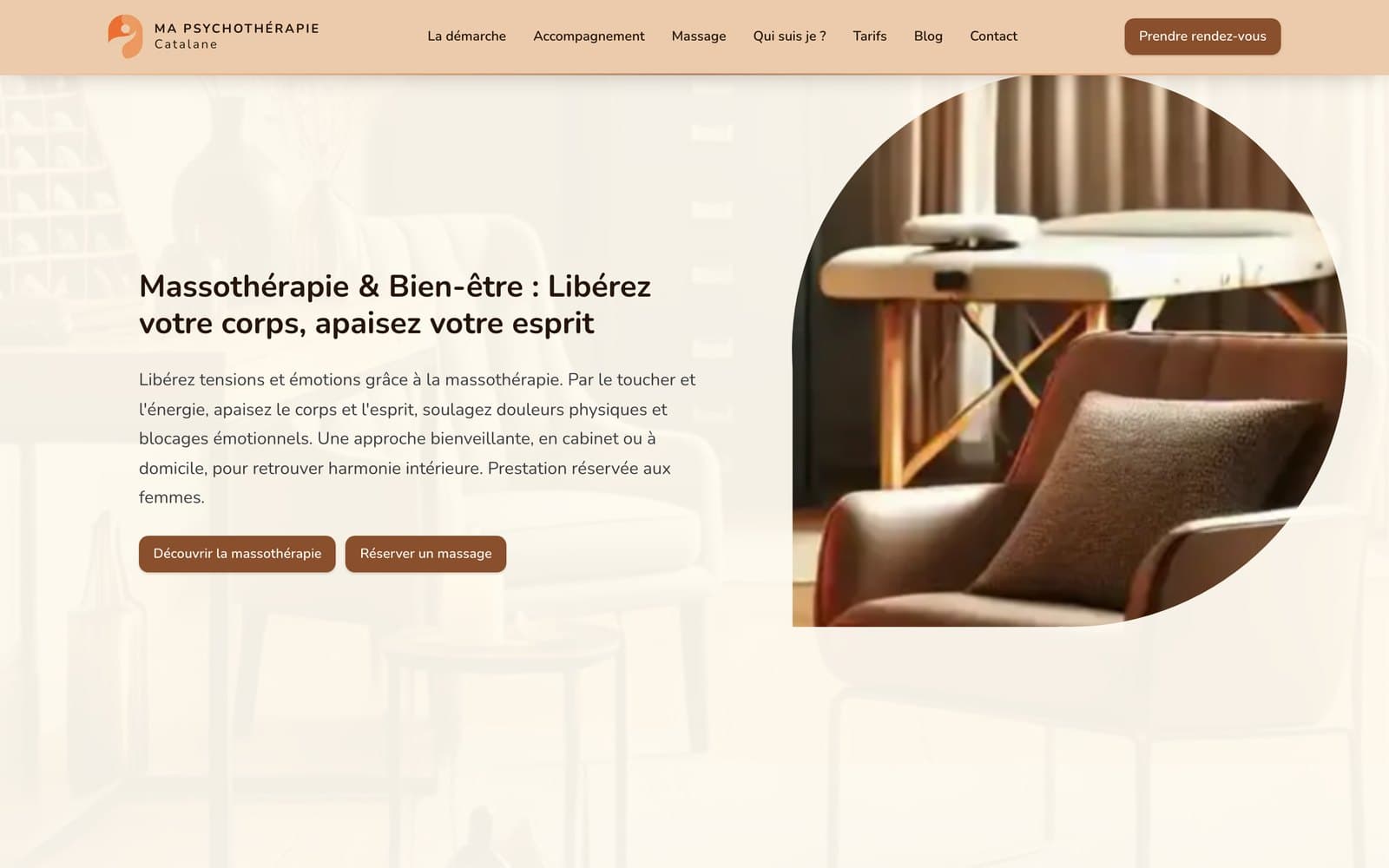 Section massothérapie de la page d’accueil : le masque circulaire se déplace sur la table de massage